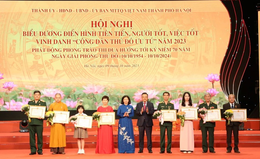 Xây dựng người Hà Nội thanh lịch văn minh - Động lực phát triển Thủ đô - ảnh 11